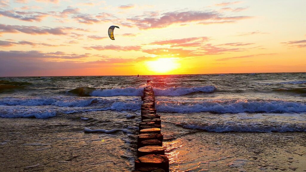 to stage, kitesurfer, sunset-3044711.jpg
